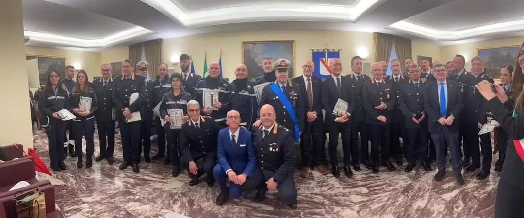 Croci e nastrini a 49 operatori di Polizia Locale in Campania